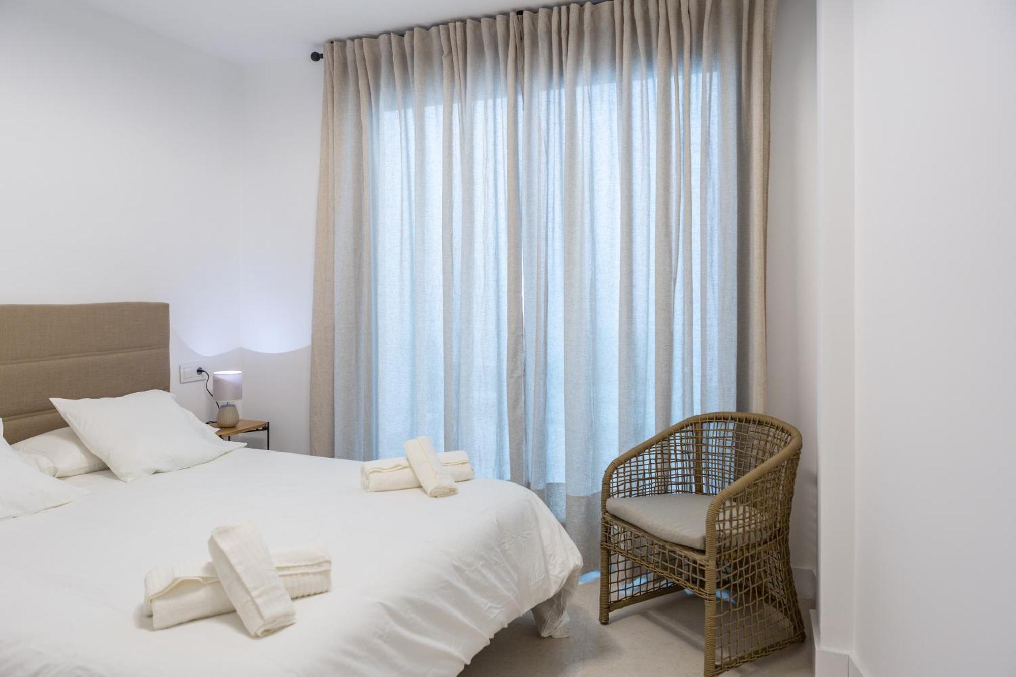 Royar Apartment *